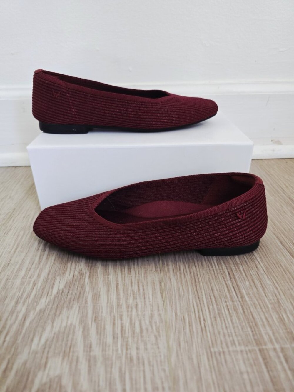 Vivaia Margot Burgundy Glitter V-Cut Knit Square Ballet Flats 5.5 35.5 Shoes